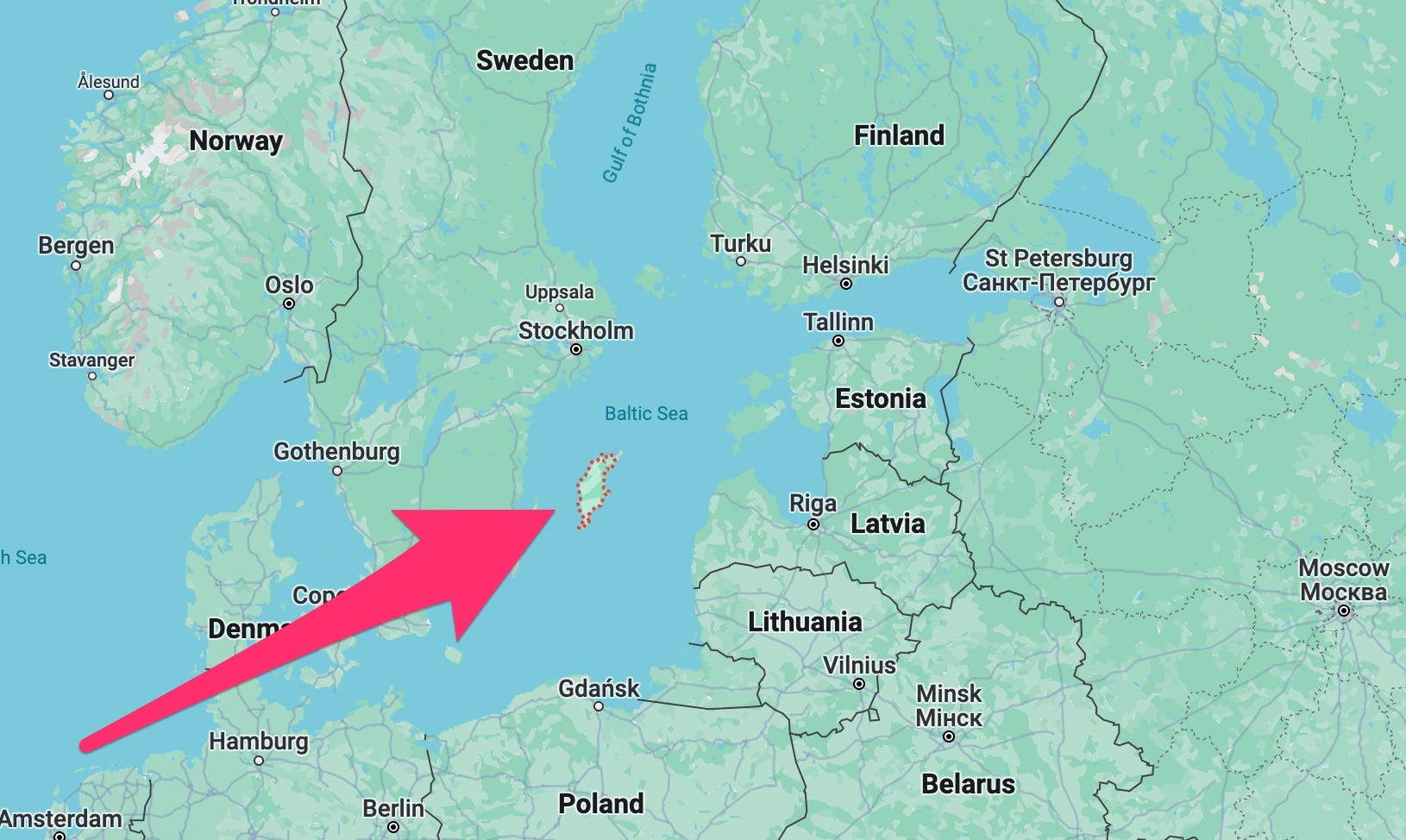 Eine Karte, die mehrere baltische Staaten rund um die Ostsee zeigt, mit einem Pfeil, der auf die schwedische Insel Gotland zeigt.