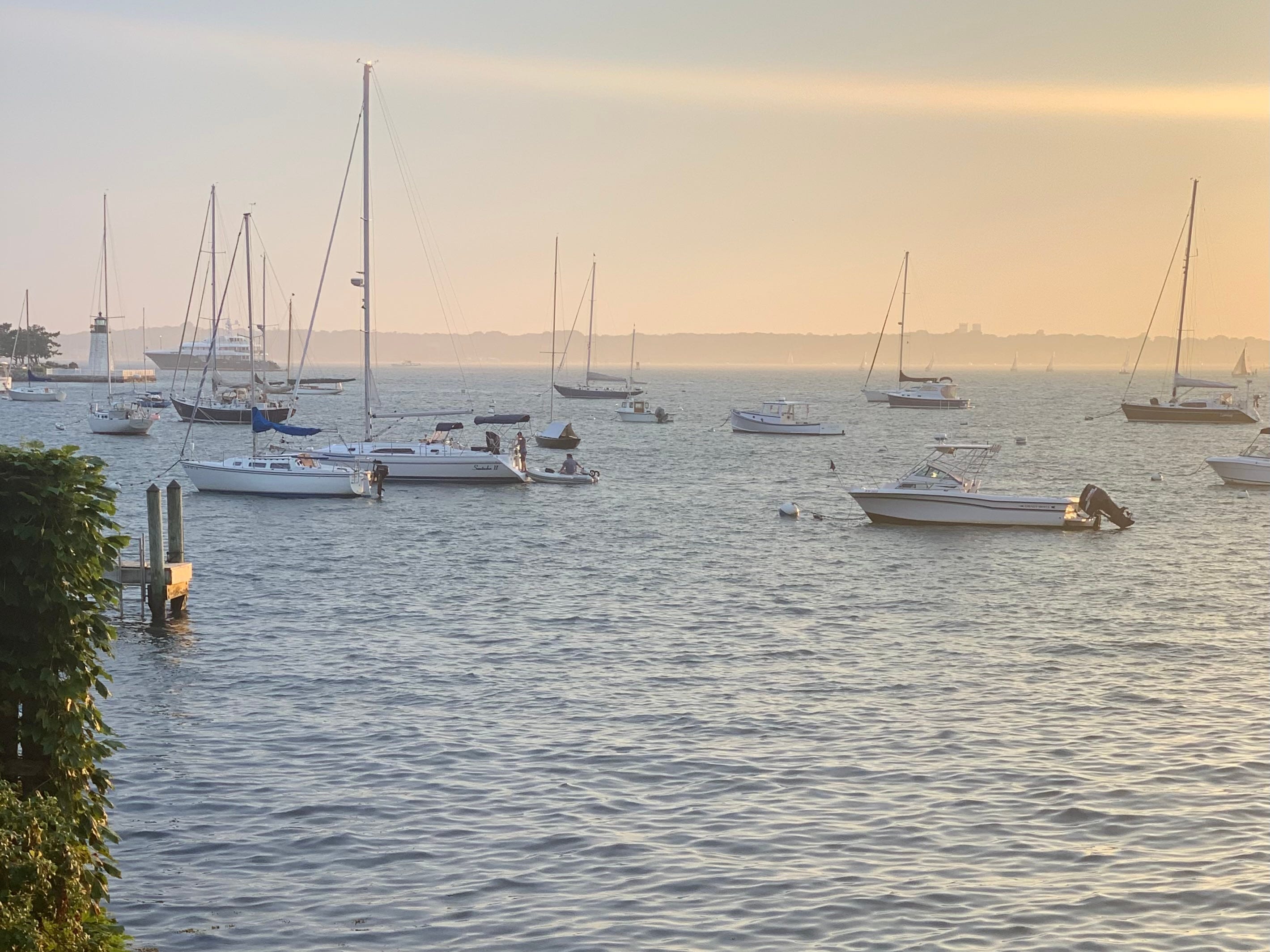 Boote auf dem Wasser in Newport, Rhode Island