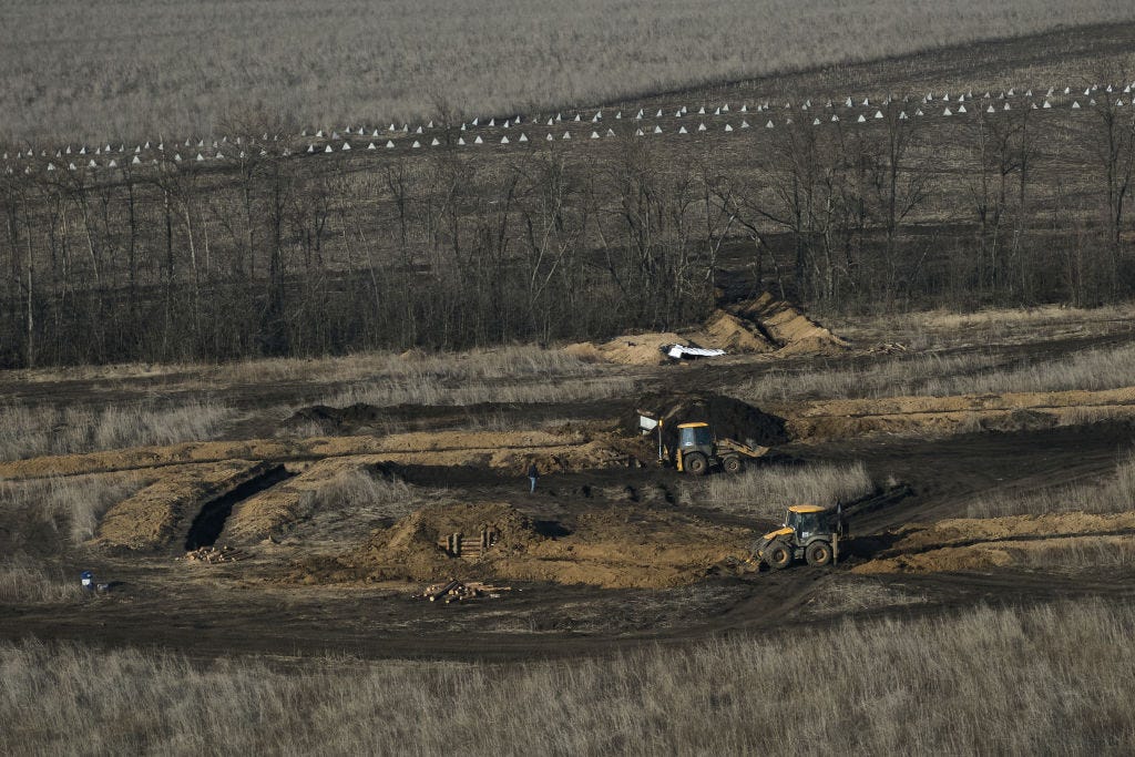 Drohnenaufnahme des Baus der Verteidigungslinie am 12. März 2024 in der Region Charkiw, Ukraine.