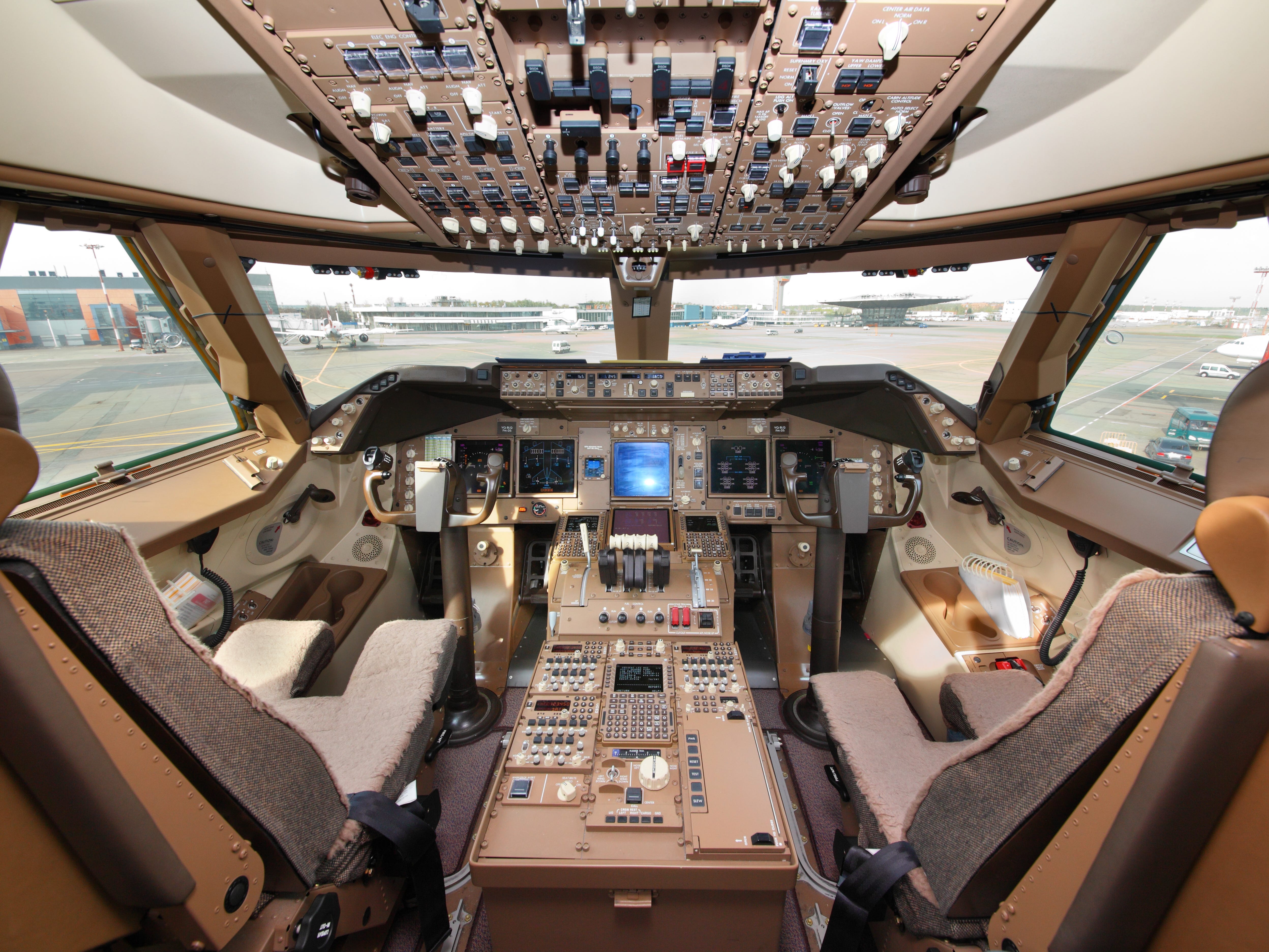 Boeing 747-8i-Cockpit