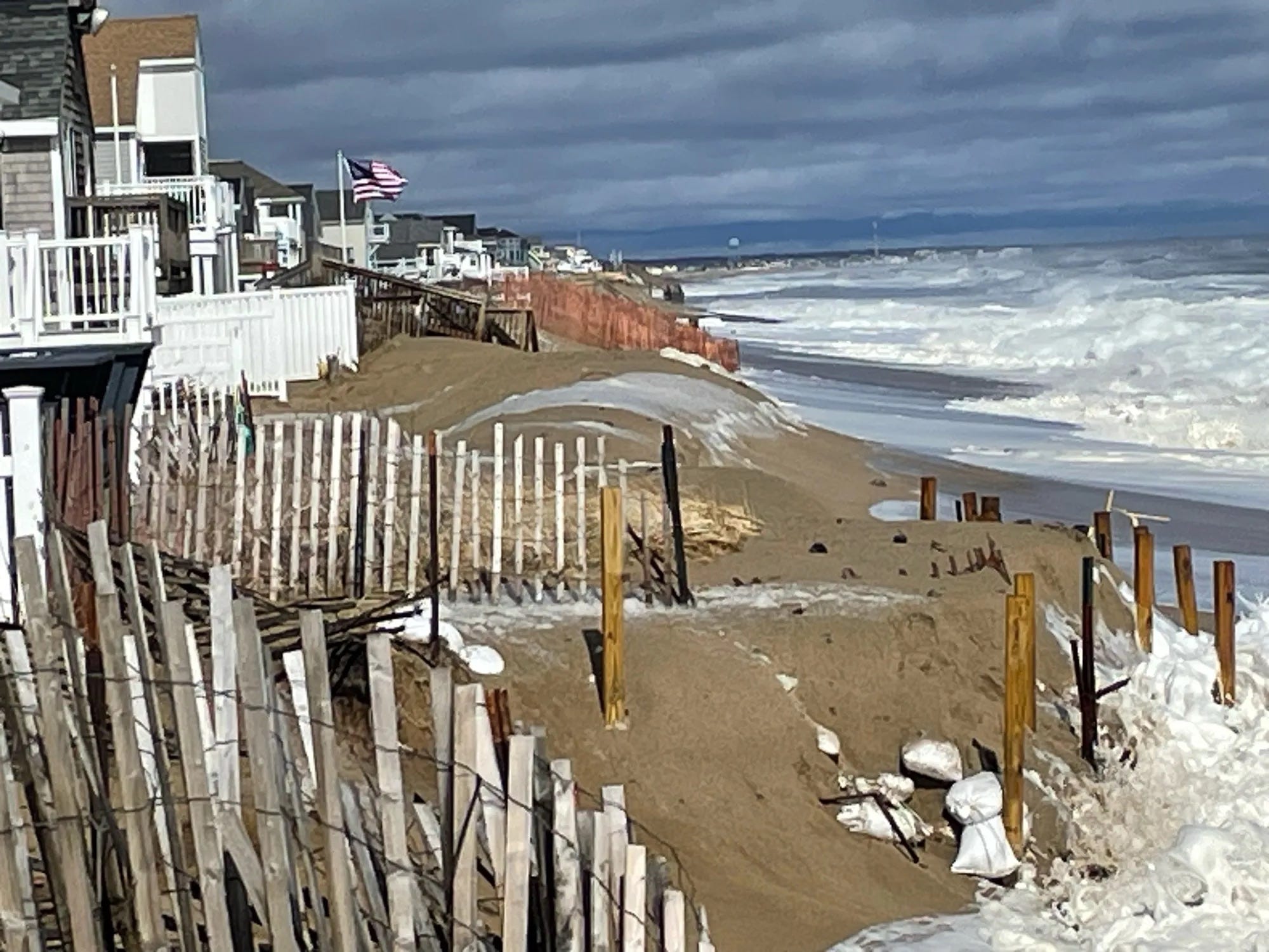 Sachschaden am Strand von Salisbury Beach nach dem Sturm vom 10. März.