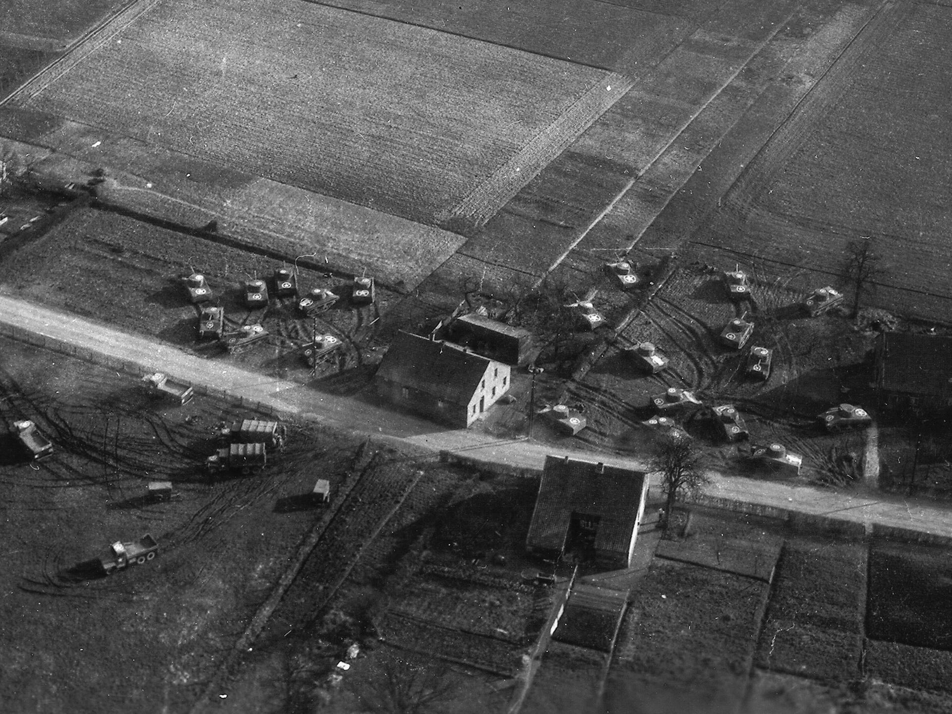 Dieses vom Ghost Army Legacy Project bereitgestellte Foto zeigt ein Foto der Operation Viersen Aerial im März 1945.