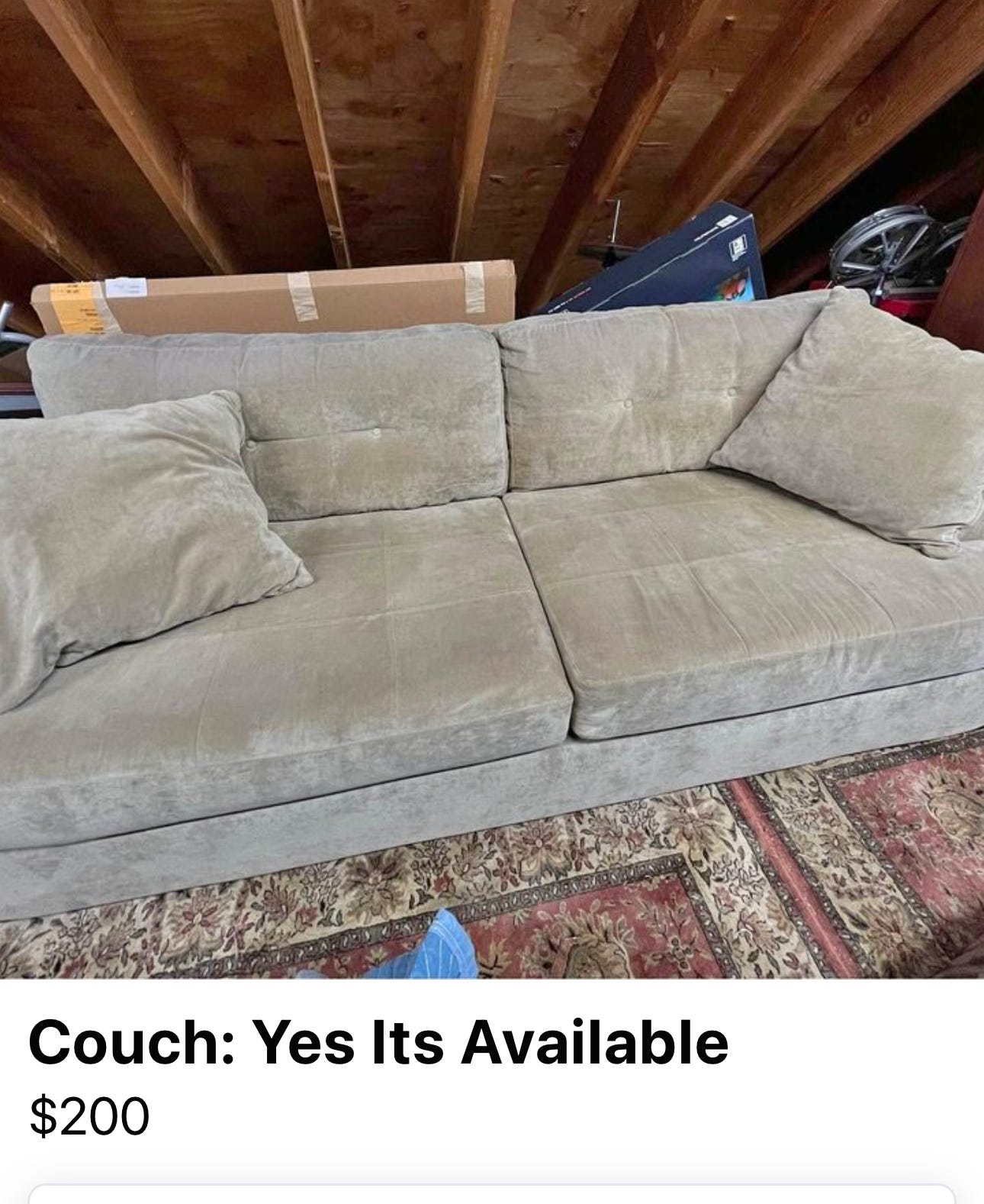 eine Couch auf dem Facebook-Marktplatz