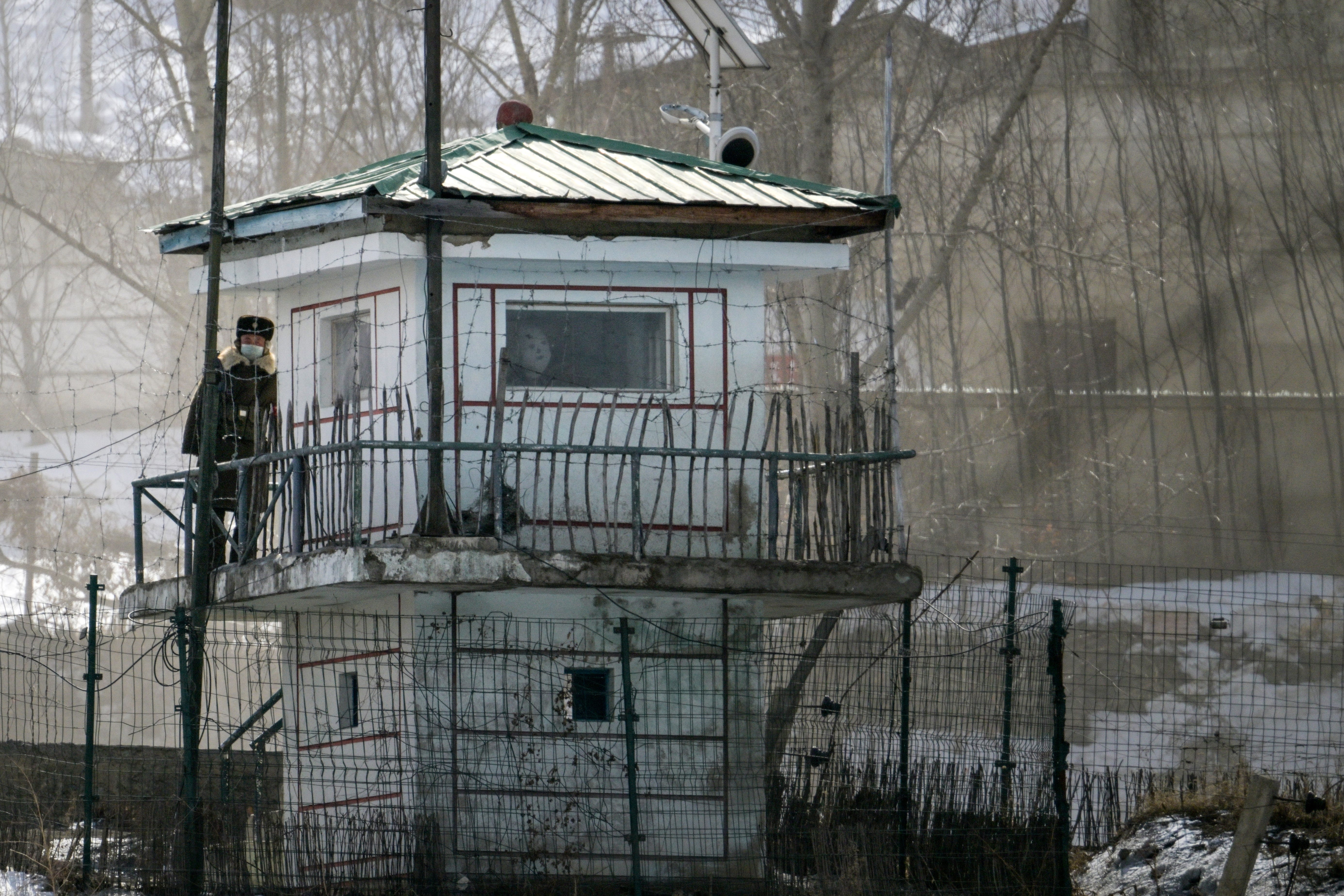 Ein Wachturm an der Grenze im nordkoreanischen Dorf Hyesan.