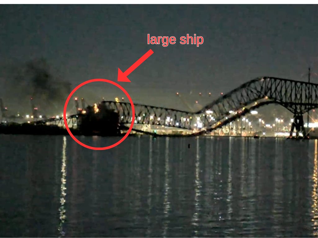 Ein Screenshot eines Livestreams zeigte, wie ein scheinbar großes Schiff mit der Francis Scott Key Bridge in Baltimore, Maryland, kollidierte.