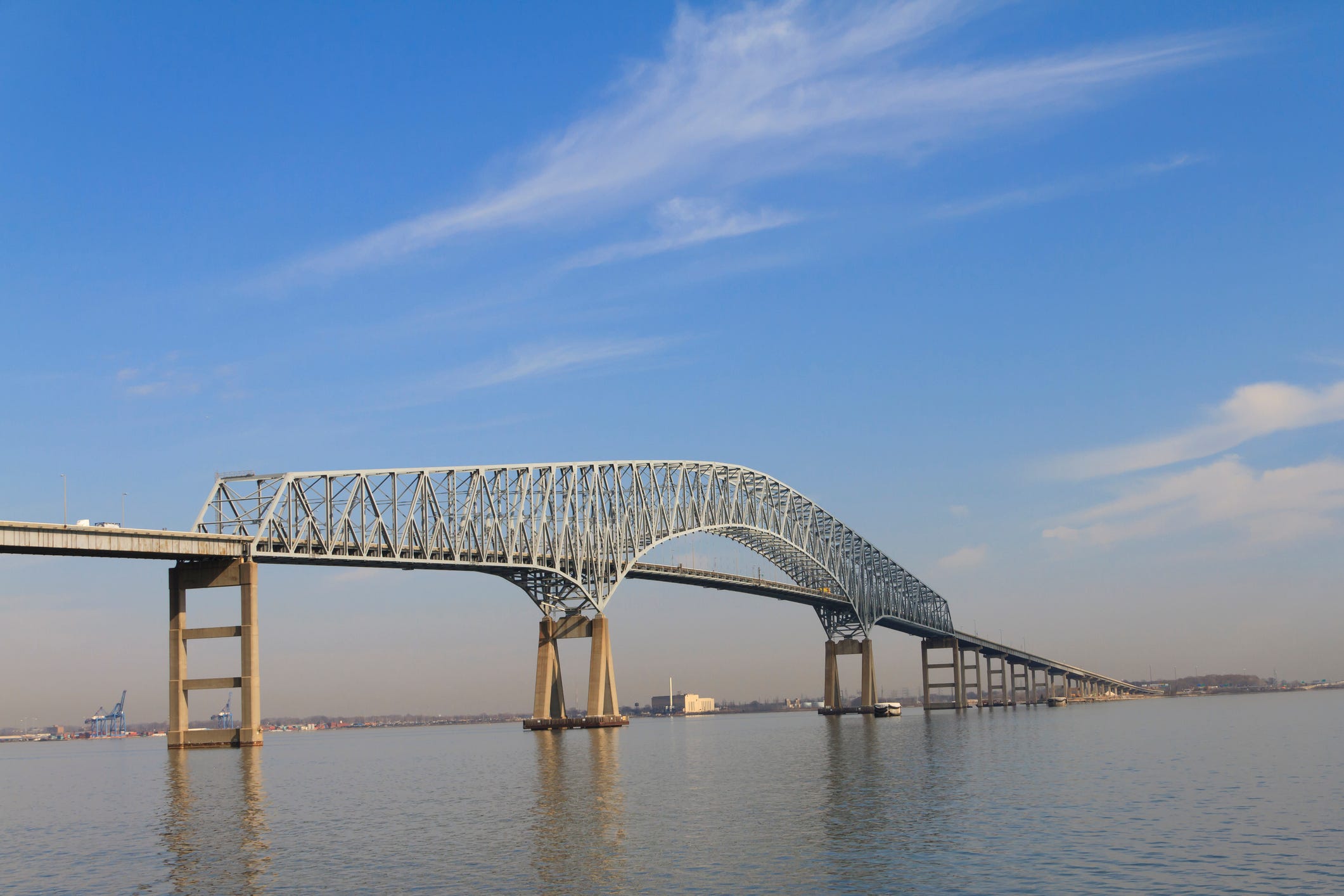 Ein Bild der Francis Scott Key Bridge in Baltimore, Maryland
