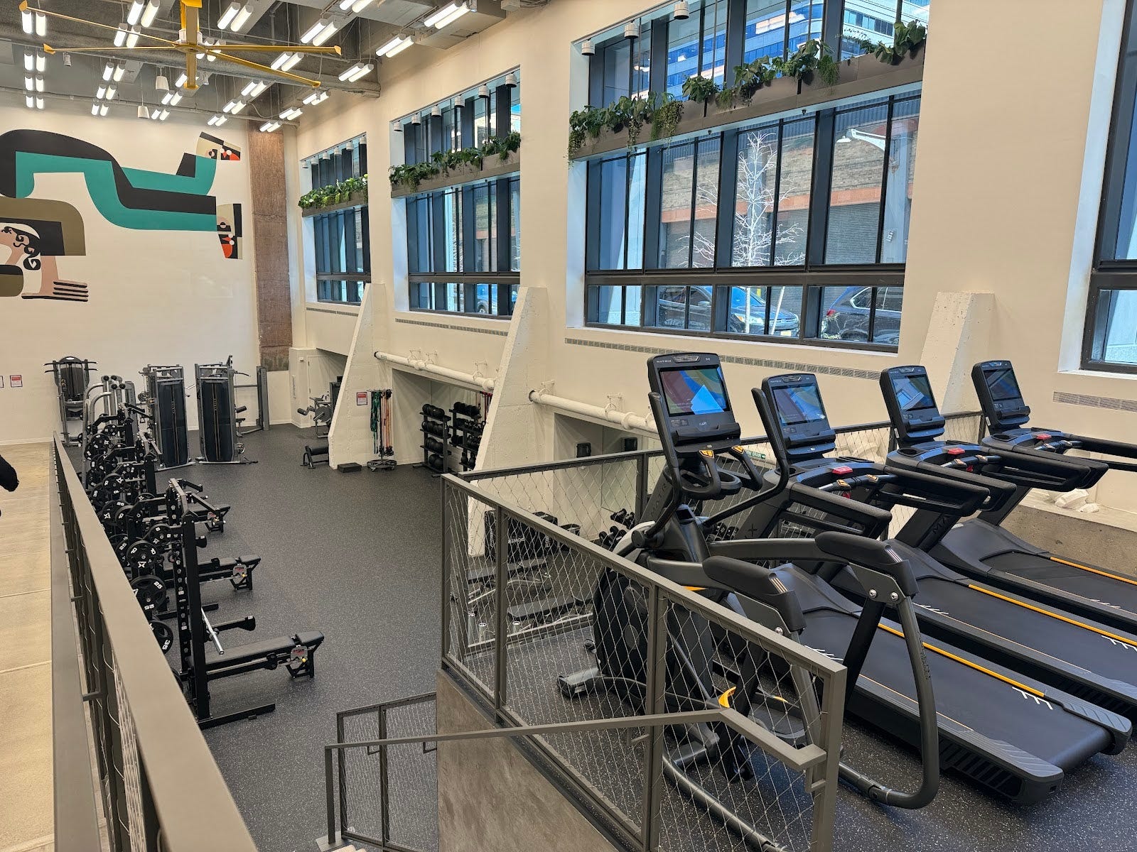 Laufbänder und Gewichte im Google Gym