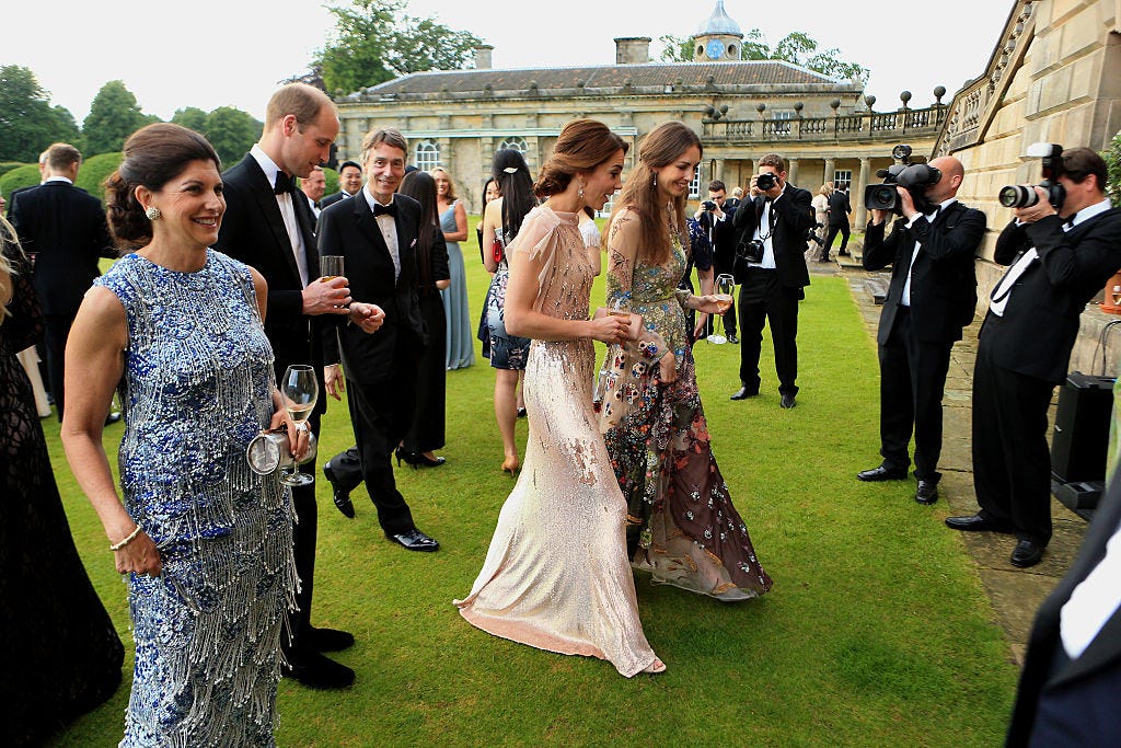 Prinz William und Kate Middleton nehmen an einer Gala in der Houghtoh Hall teil, die von David Cholmondeley und Rose Hanbury moderiert wird