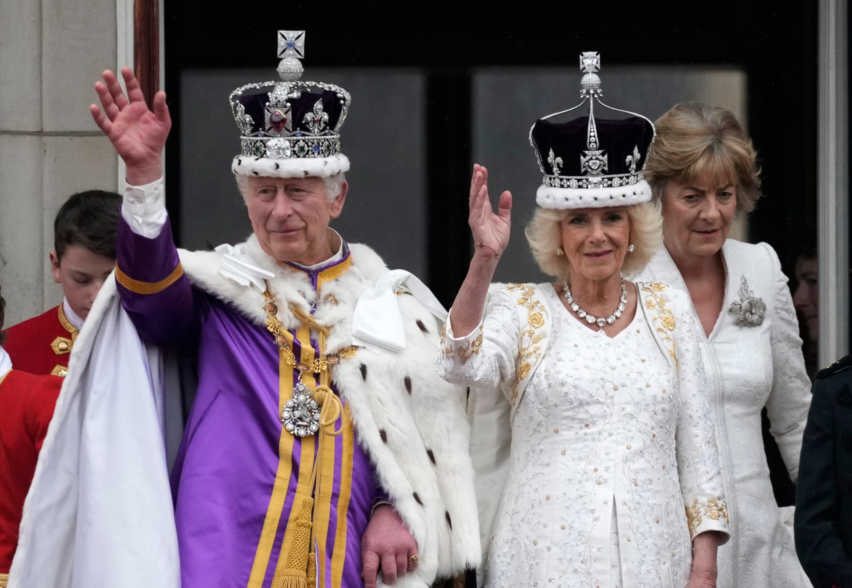 König Charles und Königin Camilla auf dem Balkon des Buckingham Palace.