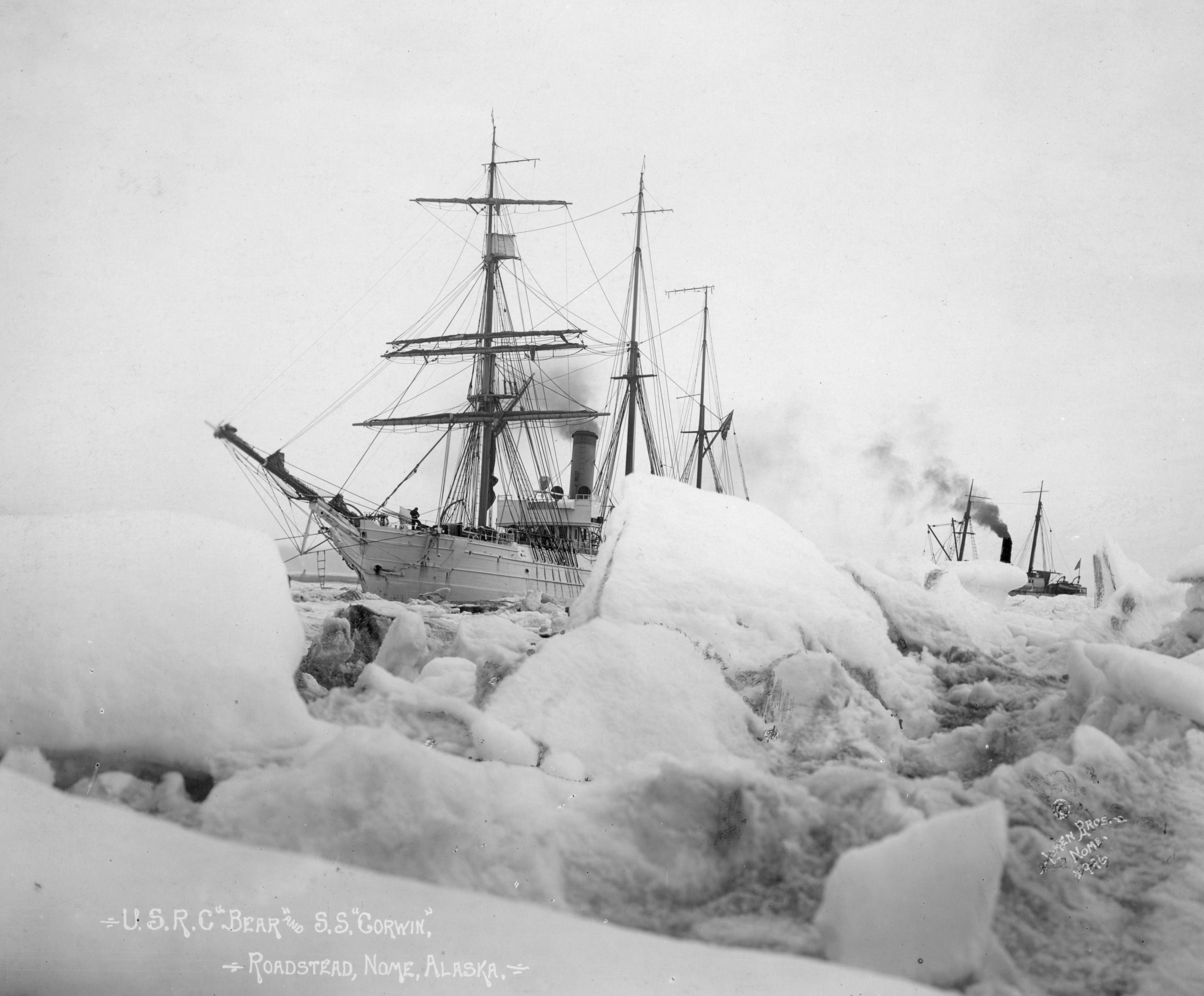 USRC Bear und SS Corwin in Alaska.