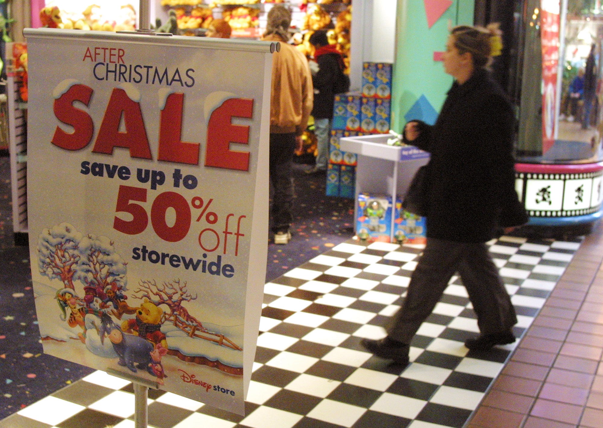 Ein Disney Store im Golf-Mill Mall in Niles, Illinois, am 26. Dezember 2001.