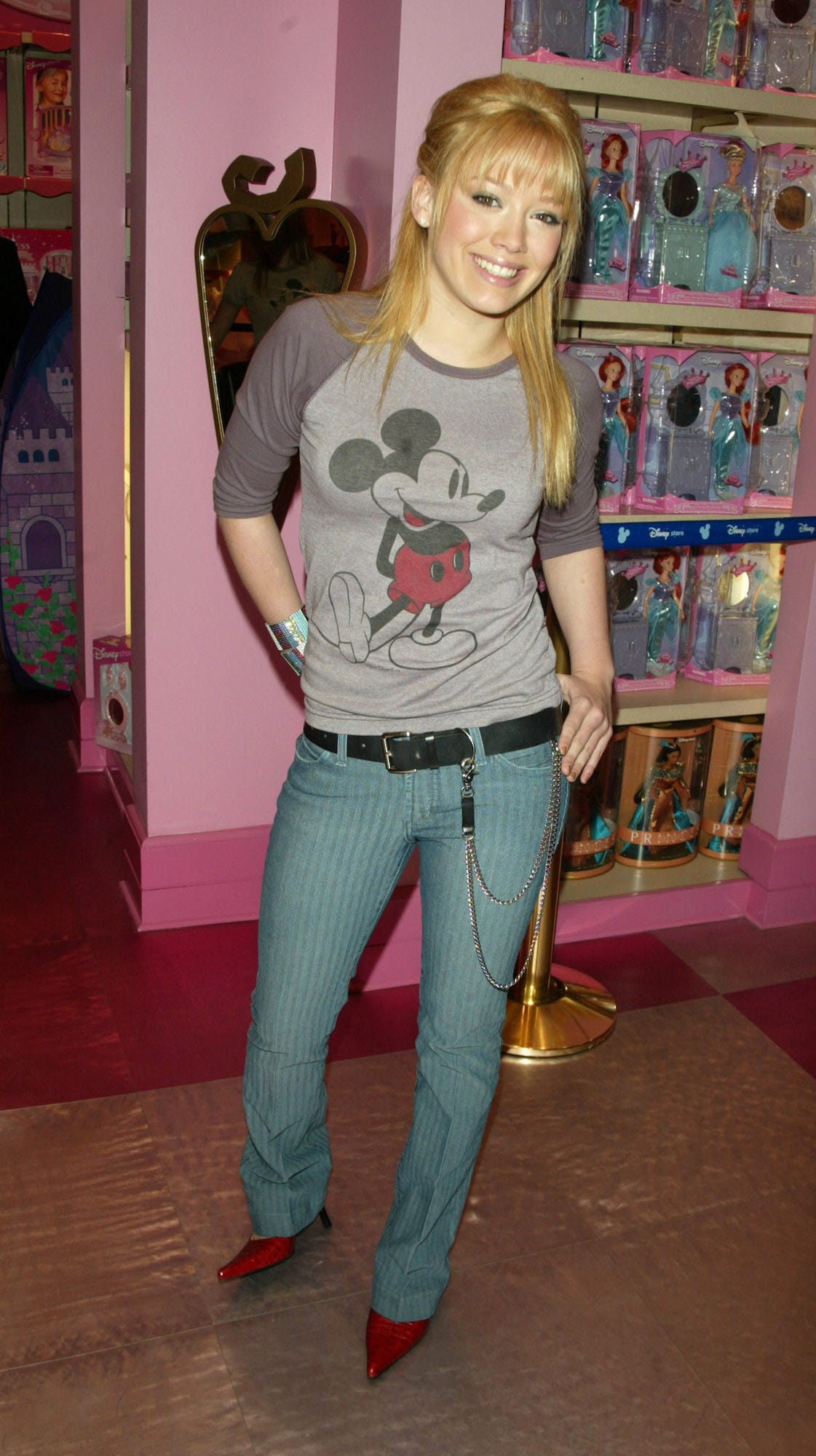 Hilary Duff in einem Disney Store in New York City am 3. Mai 2003.