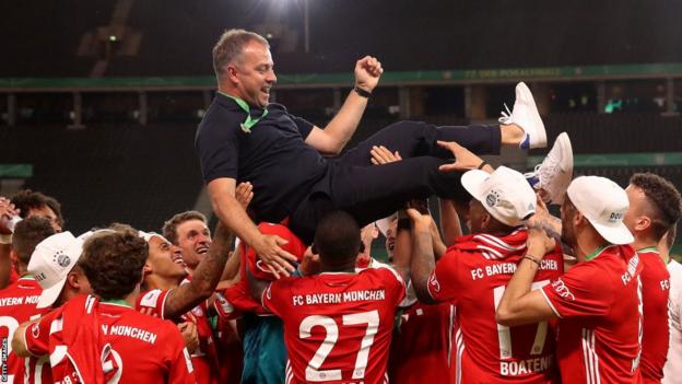 Bayern München wirft Hansi Flick nach dem Gewinn der Champions League in die Luft