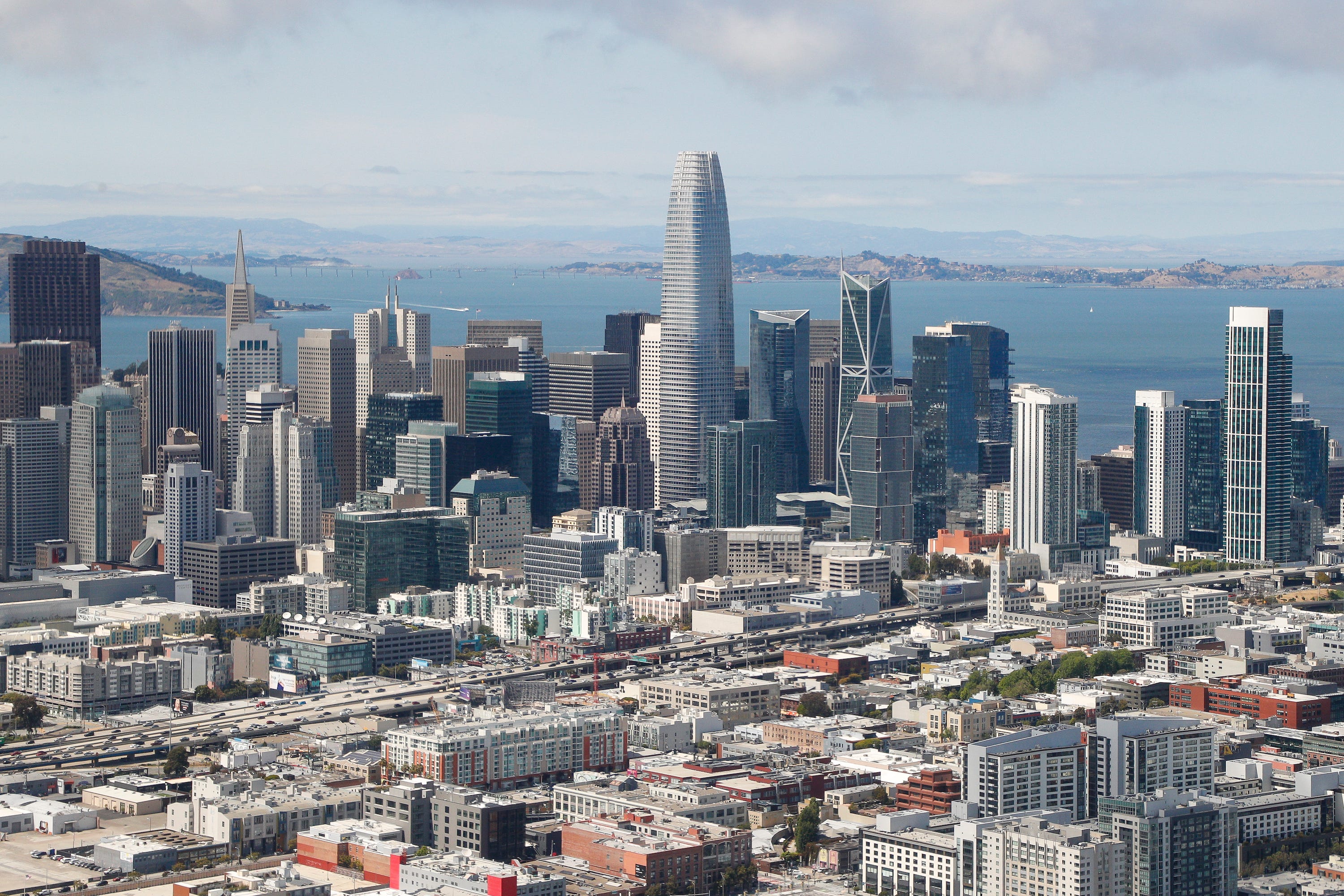 Eine Luftaufnahme der Skyline von San Francisco am 30. Mai 2023 in San Francisco, Kalifornien.