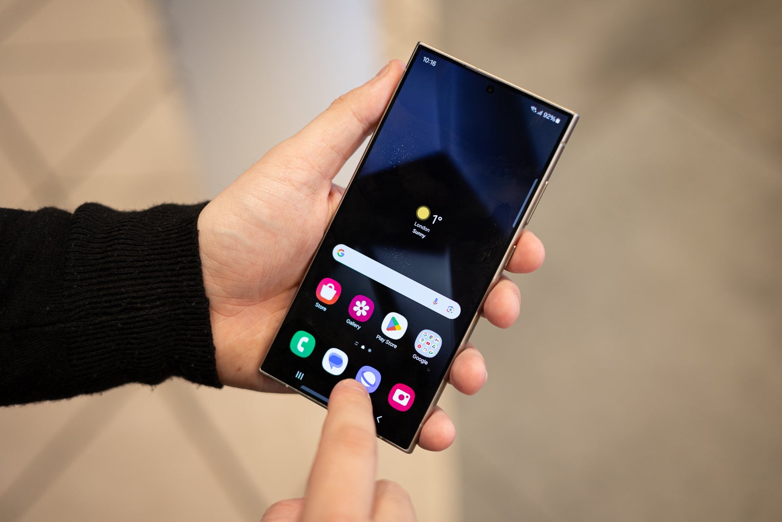 Das Galaxy S24 Ultra (Bildquelle – PhoneArena) – Kann ein schnellerer Snapdragon 8 Gen 4-Chip wirklich die iPhone-Vorherrschaft beenden?