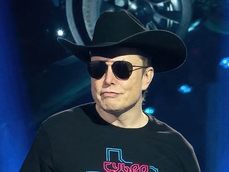 CEO von Tesla Motors Elon Musk mit Cowboyhut und Sonnenbrille.
