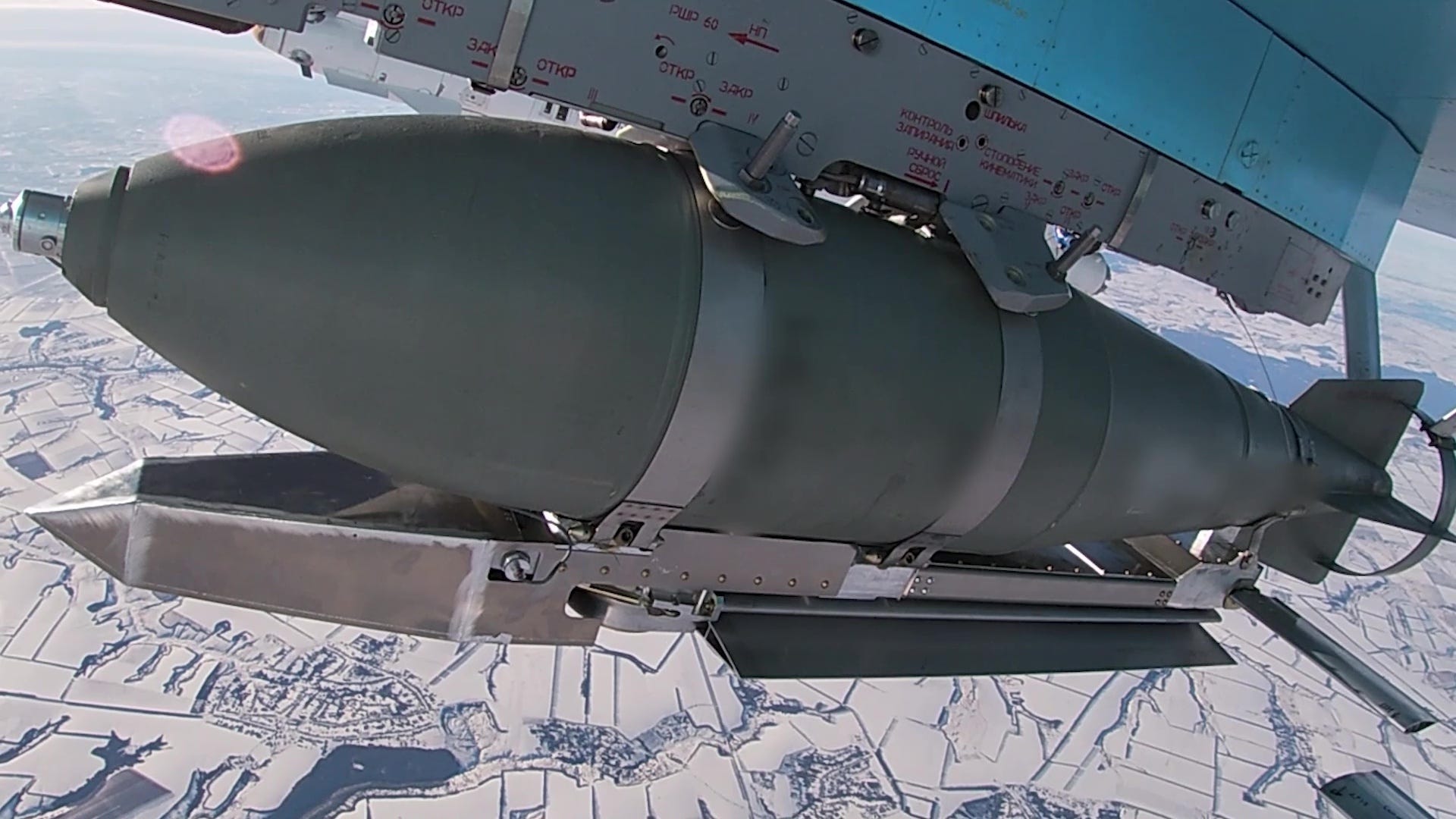Bild einer FAB-500-Bombe, aufgenommen von einem russischen Su-34-Bomber.