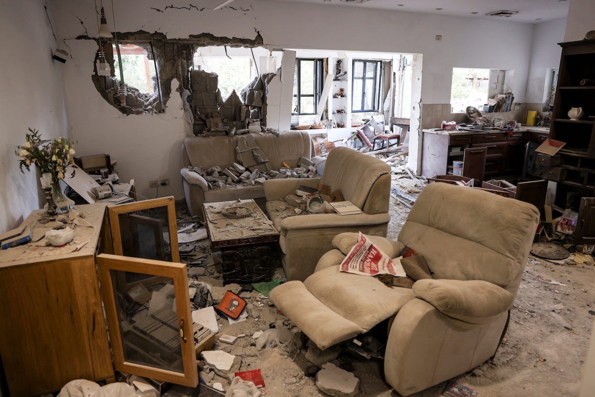 Die Überreste eines Familienhauses im Kibbuz Beeri im Süden Israels nach einer tödlichen Infiltration durch bewaffnete Hamas-Kämpfer aus dem Gazastreifen, 17. Oktober 2023.