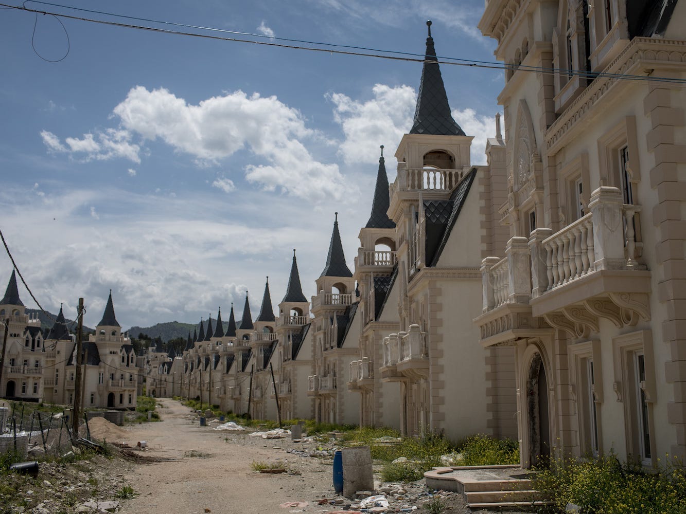 Die verlassene „Burg“-Gemeinschaft Burj Al Babas in der Türkei