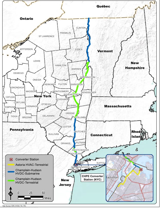 Eine Karte von New York, Vermont, Massachusetts und anderen Nachbarstaaten mit einer blauen und grünen Linie, die von der kanadischen Grenze nach Queens, New York verläuft