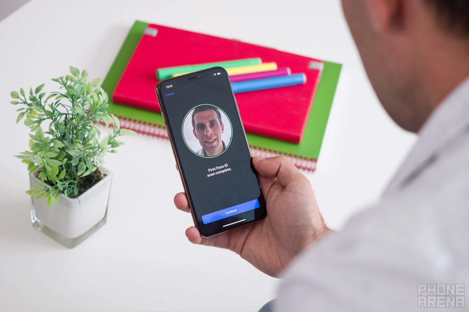 Apple hat Face ID als neue biometrische Authentifizierungsmethode mit dem iPhone X eingeführt (Bildnachweis – PhoneArena) – Apple öffnet die Tür für iPhone-Reparaturen mit gebrauchten Teilen