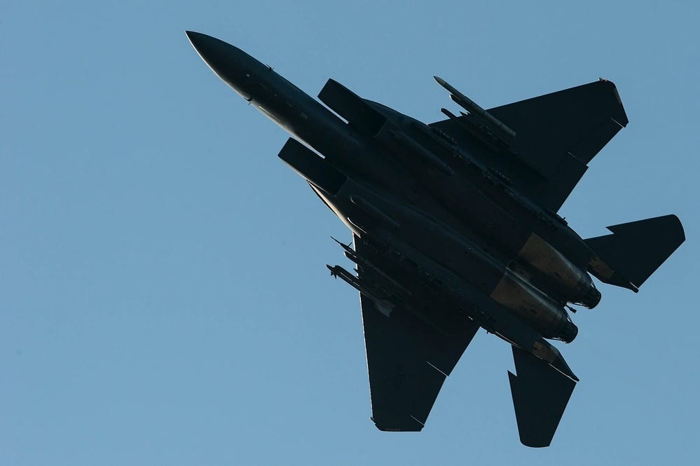 das Fahrwerk einer F-15E Strike Eagle der US Air Force