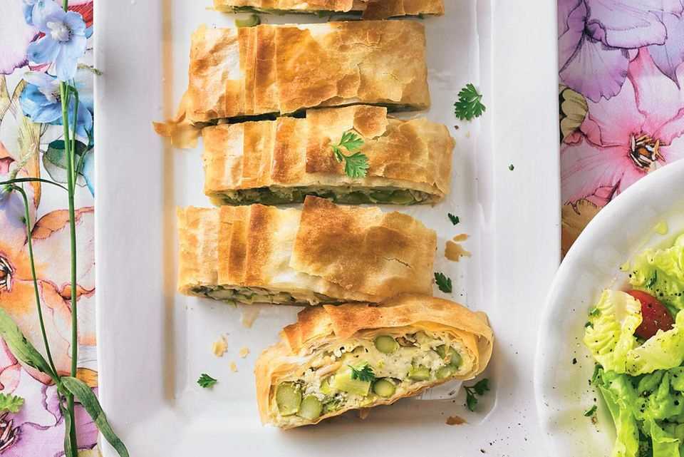 Asparagus strudel with mustard sauce