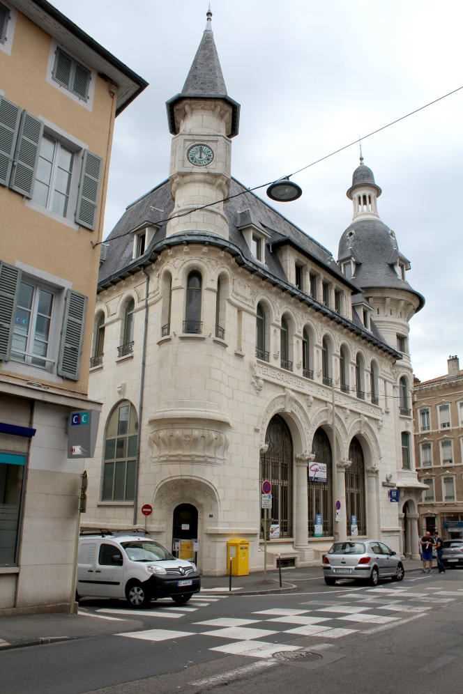 The Post office in rue Victor-Hugo, in Mâcon.