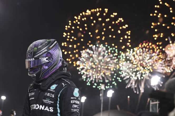 Lewis Hamilton wins first round of Formula 1 season in Bahrain