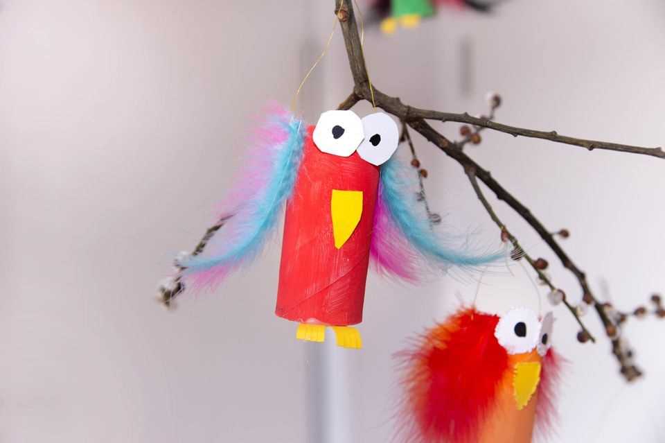 Handicrafts with young children: birds made from toilet rolls