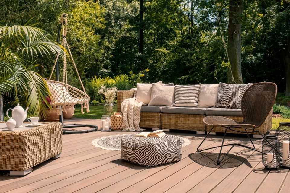 Terrace design: terrace with sofa lounge and hanging chair