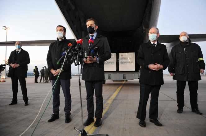 Slovak Prime Minister Igor Matovic (center), after the arrival by plane of doses of the Russian vaccine, at Kosice airport (Slovakia), on March 1.