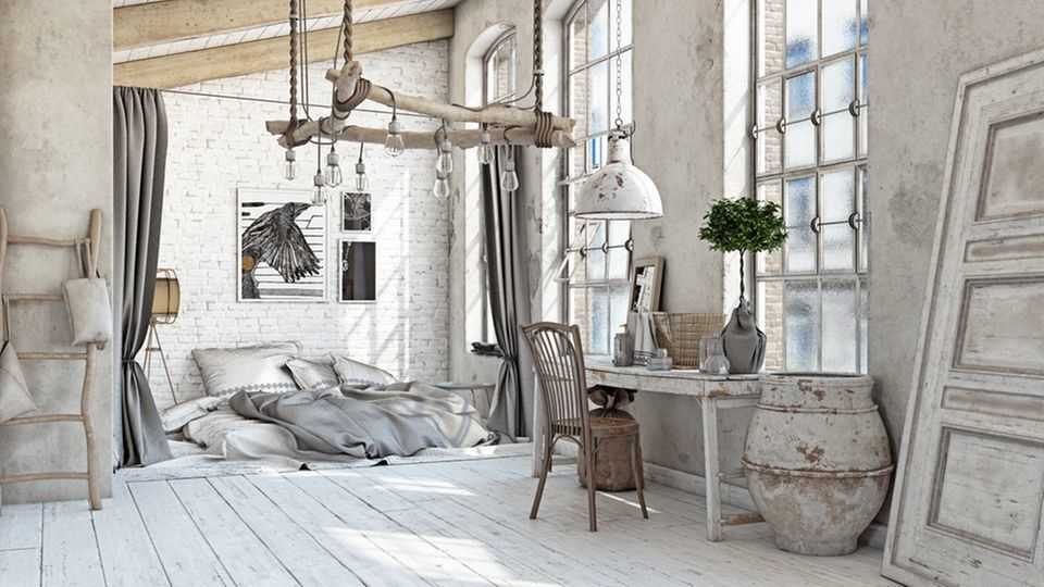 Make shabby chic yourself: room with bed, desk, chair and large flower pot in shabby chic look