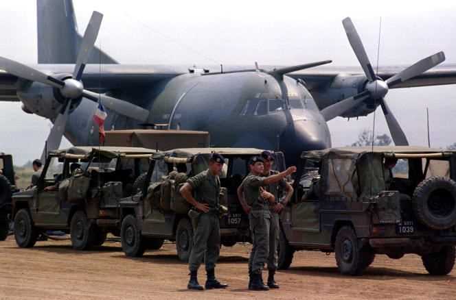 French soldiers at Bukavu airport, Zaire, on August 21, 1994, at the end of Operation Turquoise.
