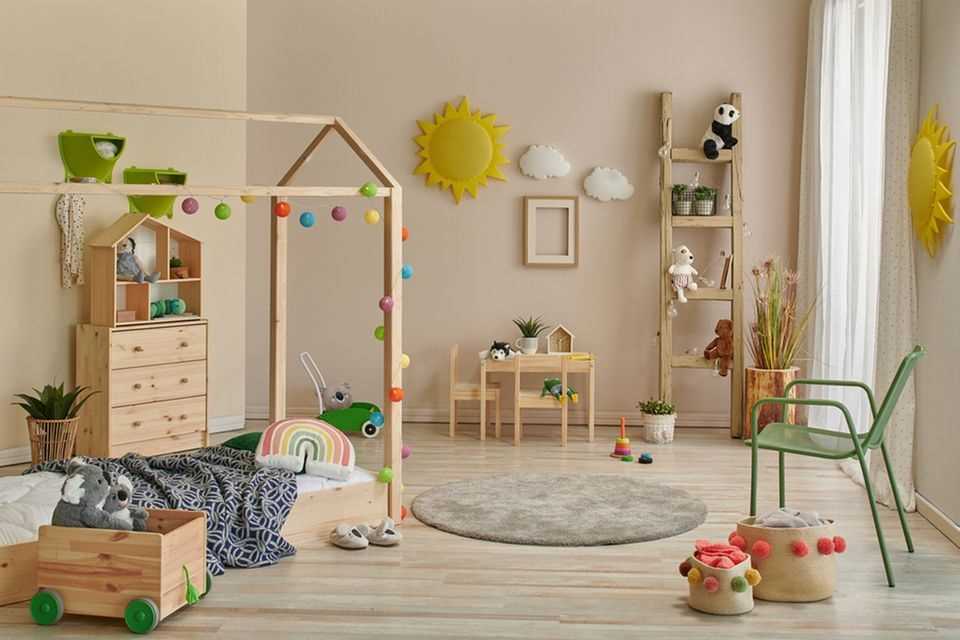 Montessori children's room: Children's room with a floor bed