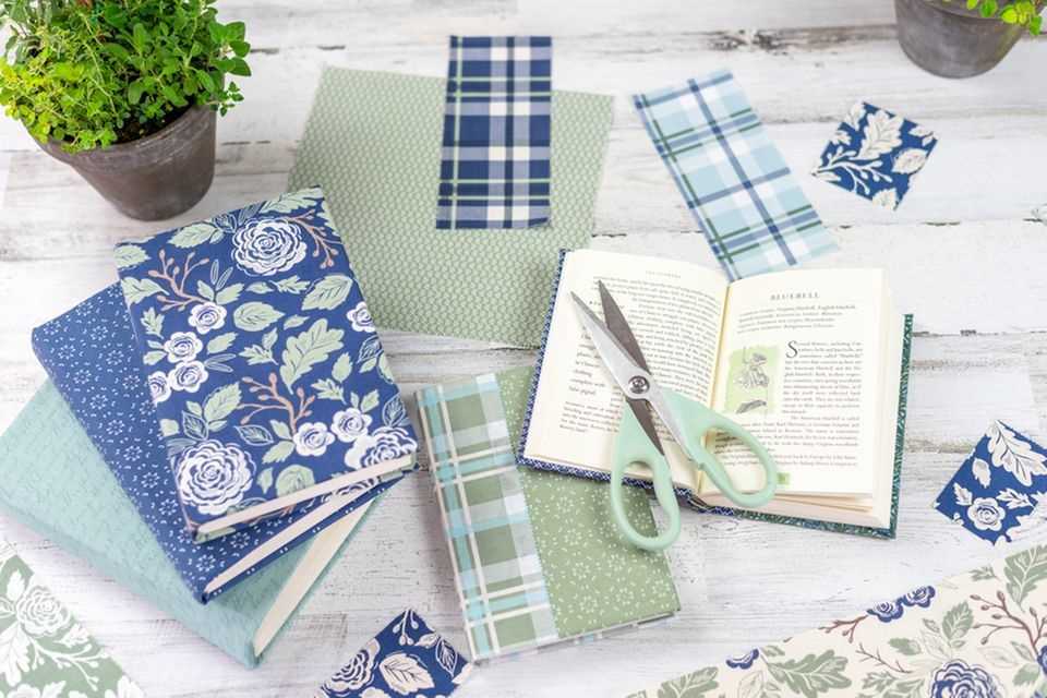 Recycle scraps of fabric: sew the book cover