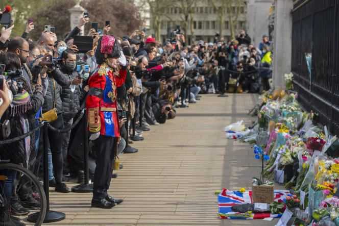 On news of Prince Philip's death, hundreds of people gathered outside Buckingham Palace in London on April 9.