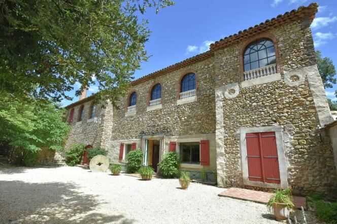 Villa Les Mages is a former water mill, which accommodates up to 25 people.