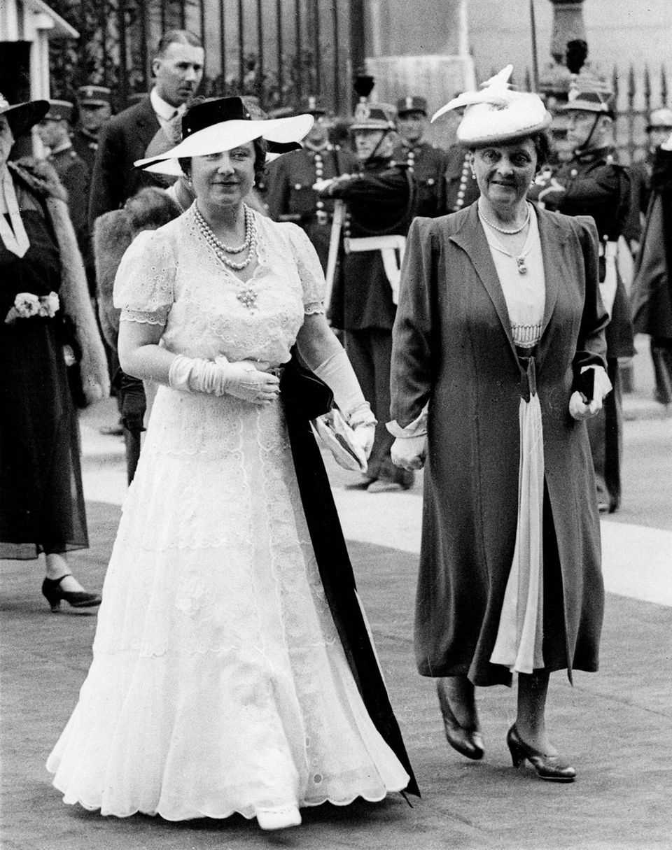 Queen Mum appeared entirely in white during her state visit to Paris in July 1938.  Her mother had died just a few days earlier. 