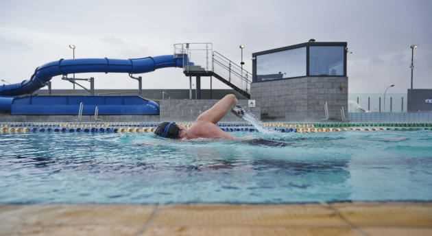 A swimmer in the public swimming pool in Seltjarnarnes, Iceland on February 12.  Little concerned by the pandemic, Iceland has reopened all of its establishments and is now content to monitor the arrivals of foreigners so as not to experience a new epidemic episode.