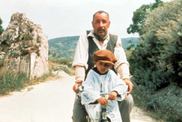 Philippe Noiret and Salvatore Cascio in “Cinema Paradiso” (1989).