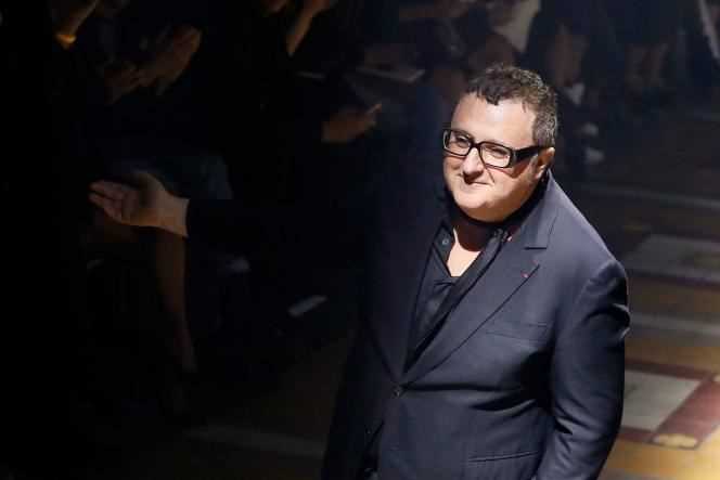 Alber Elbaz, at the end of the Lanvin spring-summer 2015 ready-to-wear collection fashion show, in Paris, on September 25, 2014.