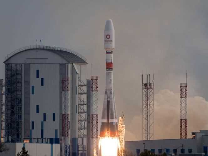 Takeoff of a Soyuz rocket carrying 36 satellites of the operator OneWeb, on the Vostochny Cosmodrome (Russia), April 26, 2021.