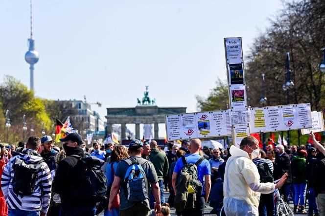 Demonstration against government measures to fight the Covid-19 epidemic, in particular the curfew, in Berlin, at the time when the new version of the law on the protection against infectious diseases is voted in the Bundestag, on April 21, 2021 .