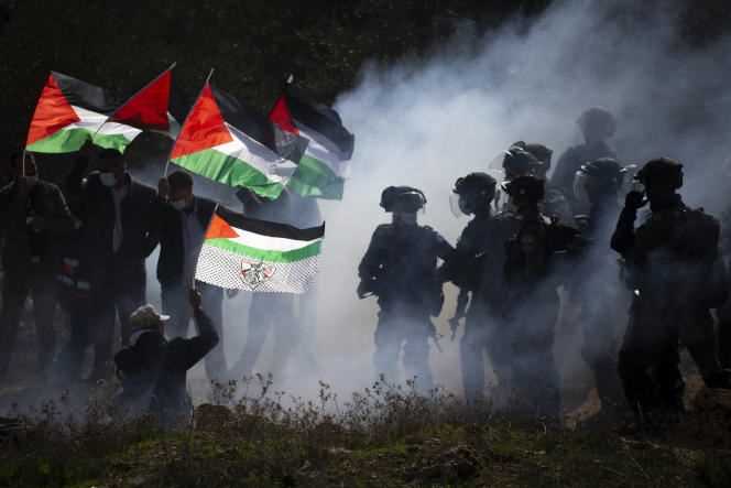 Israeli border police officers and Palestinians clash during a protest against the expansion of Israeli Jewish settlements near the West Bank village of Salfit on December 3, 2020.