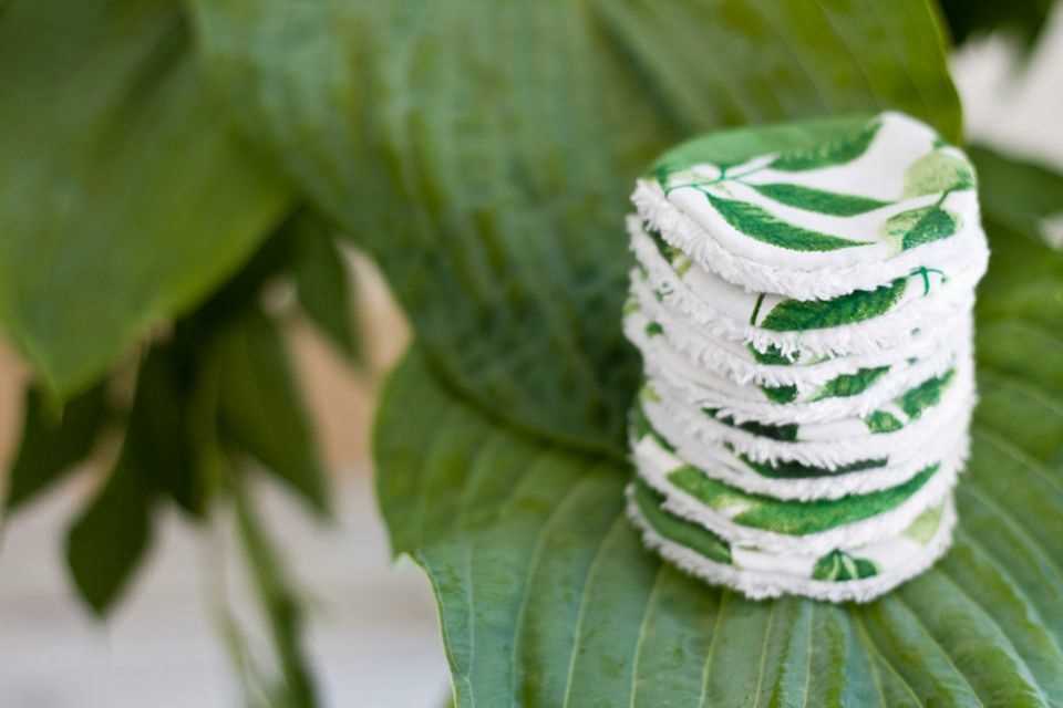 Recycle scraps of fabric: sew cosmetic pads