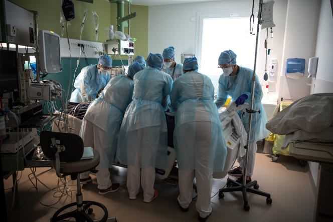 Reversal operation for a patient, which requires between six and eight people, at the Lyon Sud hospital on April 13.