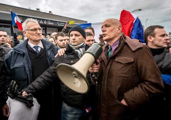 Christian Piquemal, founder of the “circle of patriotic citizens”, during a demonstration in Calais on February 6, 2016.