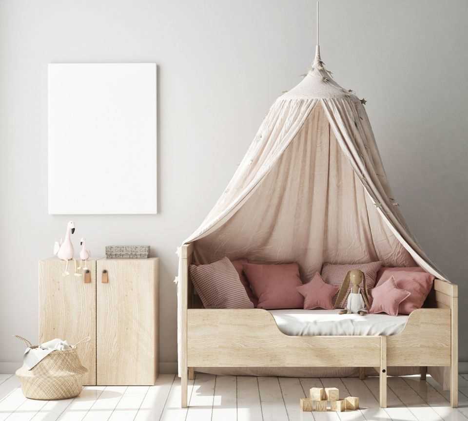 Design children's rooms: cot with canopy