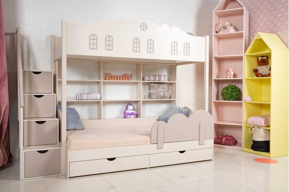 Design a children's room: bunk beds